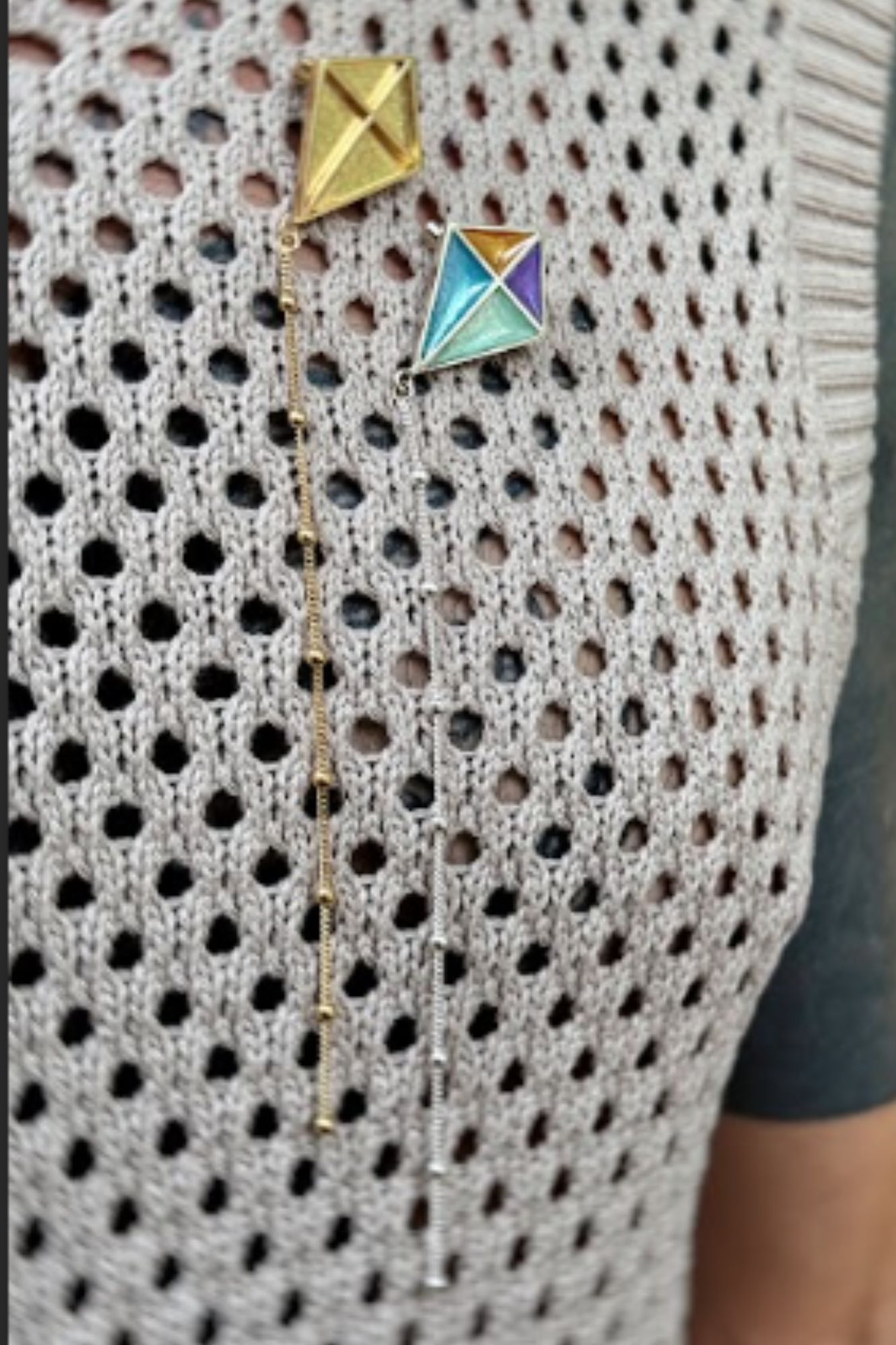 BROCHE LEVEZA PIPA COM ESMALTAÇÃO