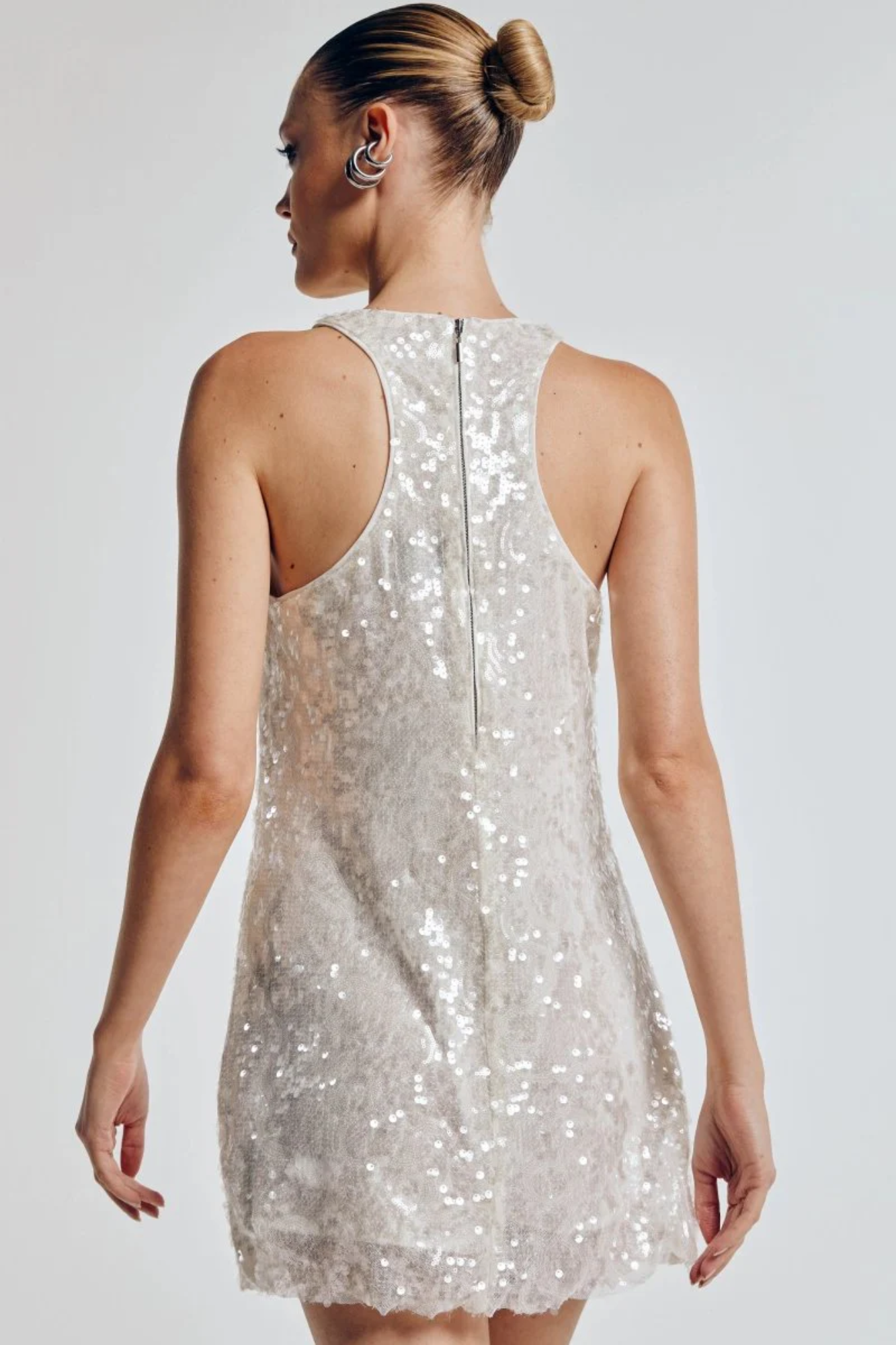 VESTIDO CURTO PAETÊS NICOLE