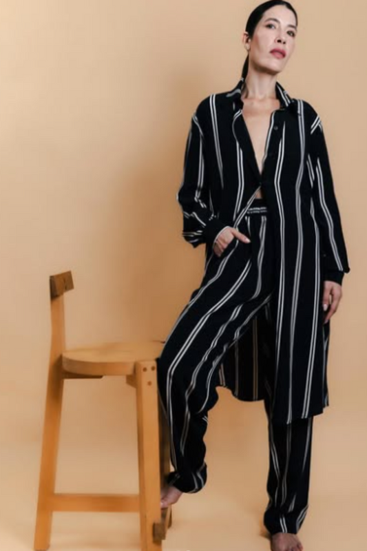 CALÇA PRETA LISTRADA